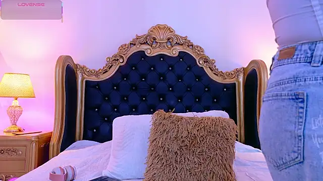 Snapshot of AdelinaVans chatting on 02-05-26, 11:37 AdelinaVans online show from 02-05-26, 11:37