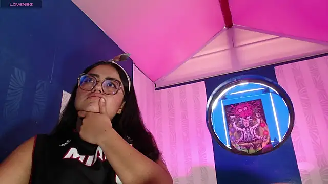 Snapshot of vitoria23_ chatting on 05-21-26, 01:51 vitoria23 online show from 05-21-26, 01:51