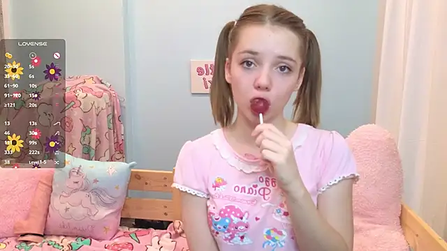 Snapshot of PrincessLittleKiki chatting on 10-15-25, 07:19 PrincessLittleKiki online show from 10-15-25, 07:19