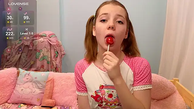 Snapshot of PrincessLittleKiki chatting on 12-16-25, 07:35 PrincessLittleKiki online show from 12-16-25, 07:35