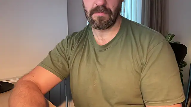 Snapshot of Mr_Beef chatting on 12-13-24, 03:32 Mr Beef online show from 12-13-24, 03:32