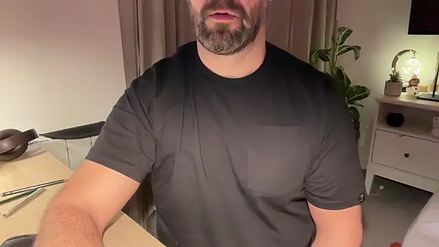 Snapshot of Mr_Beef chatting on 12-13-24, 11:17 Mr Beef online show from 12-13-24, 11:17