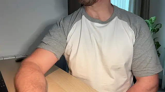 Snapshot of Mr_Beef chatting on 01-26-25, 02:41 Mr Beef online show from 01-26-25, 02:41