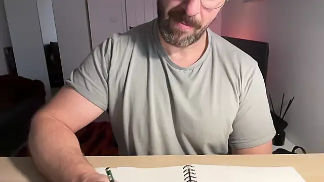 Snapshot of Mr_Beef chatting on 02-07-25, 04:03 Mr Beef online show from 02-07-25, 04:03