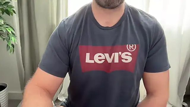 Snapshot of Mr_Beef chatting on 02-15-25, 12:33 Mr Beef online show from 02-15-25, 12:33