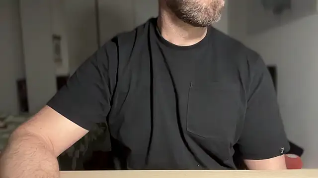 Snapshot of Mr_Beef chatting on 03-11-25, 09:59 Mr Beef online show from 03-11-25, 09:59