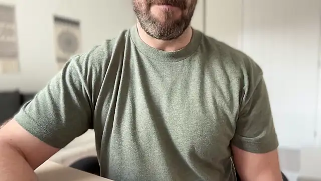 Snapshot of Mr_Beef chatting on 03-14-25, 12:40 Mr Beef online show from 03-14-25, 12:40