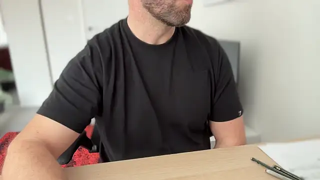 Snapshot of Mr_Beef chatting on 03-17-25, 10:27 Mr Beef online show from 03-17-25, 10:27