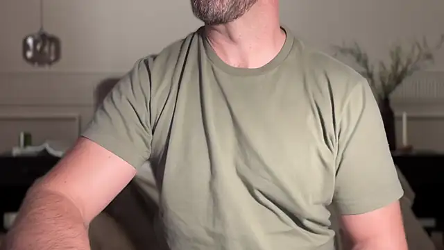 Snapshot of Mr_Beef chatting on 09-20-25, 09:49 Mr Beef online show from 09-20-25, 09:49