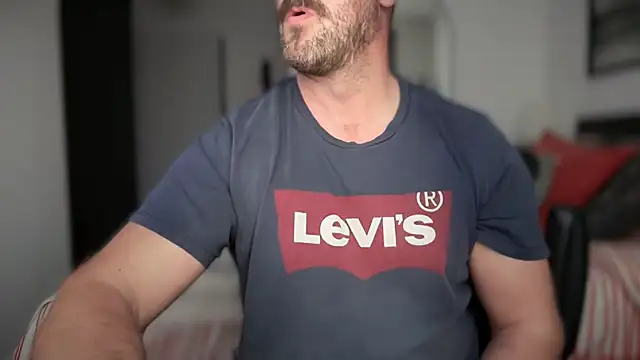 Snapshot of Mr_Beef chatting on 10-02-25, 04:47 Mr Beef online show from 10-02-25, 04:47