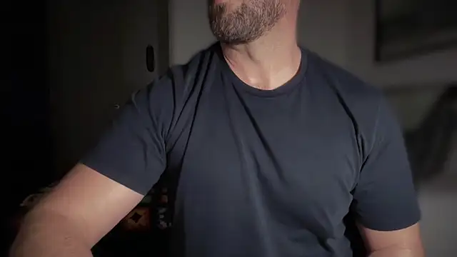 Snapshot of Mr_Beef chatting on 10-12-25, 07:35 Mr Beef online show from 10-12-25, 07:35