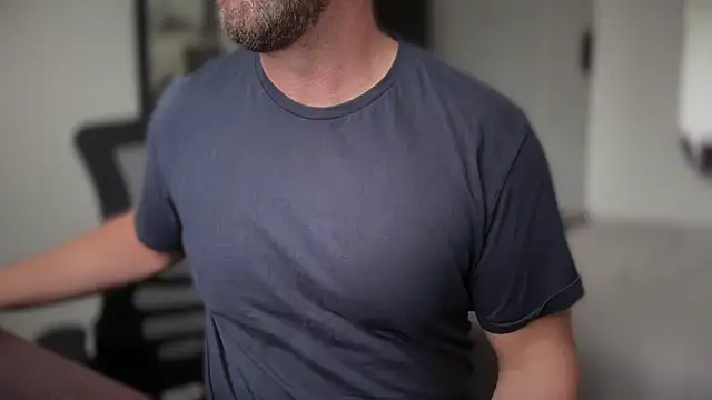 Snapshot of Mr_Beef chatting on 10-13-25, 12:49 Mr Beef online show from 10-13-25, 12:49