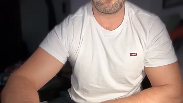 Snapshot of Mr_Beef chatting on 10-15-25, 05:02 Mr Beef online show from 10-15-25, 05:02