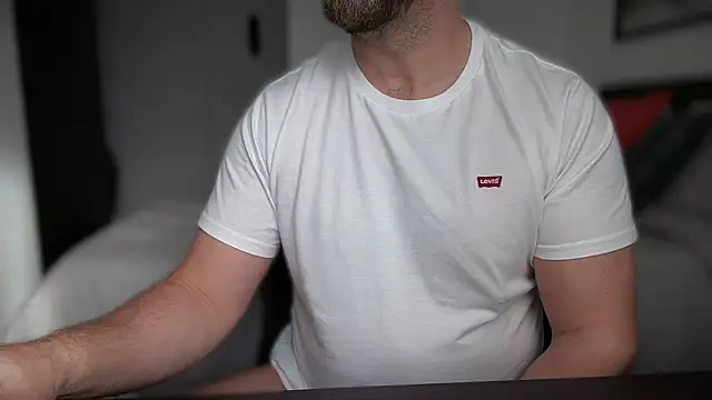 Snapshot of Mr_Beef chatting on 10-19-25, 10:05 Mr Beef online show from 10-19-25, 10:05