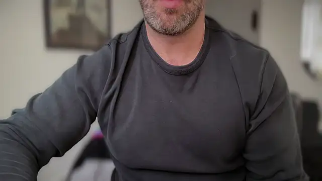 Snapshot of Mr_Beef chatting on 11-03-25, 03:02 Mr Beef online show from 11-03-25, 03:02