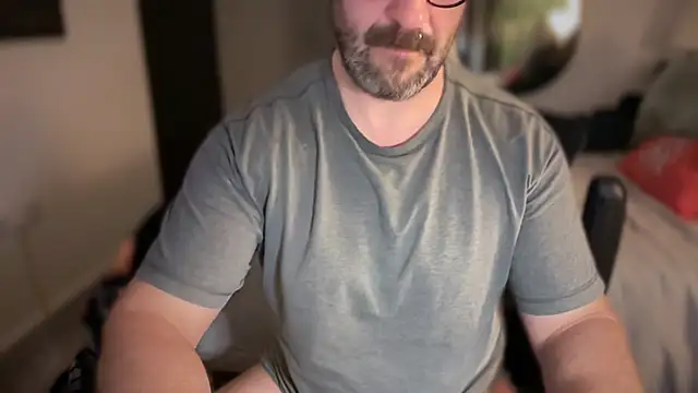 Snapshot of Mr_Beef chatting on 11-28-25, 07:05 Mr Beef online show from 11-28-25, 07:05