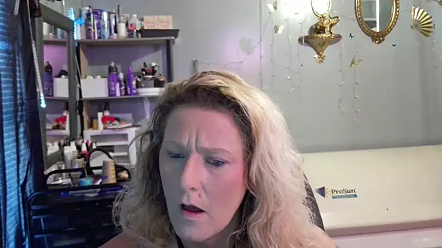 Snapshot of Lisalovely6981 chatting on 01-25-25, 06:13 Lisalovely6981 online show from 01-25-25, 06:13