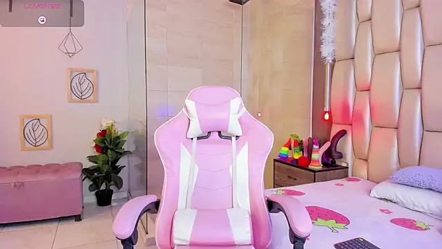 Snapshot of Shasa_8 chatting on 02-14-25, 08:15 Shasa 8 online show from 02-14-25, 08:15