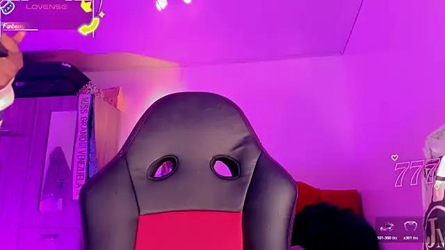 naomy  xx online show from 06-18-26, 10:58