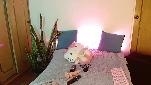 kittycatw online show from 09-08-25, 03:33