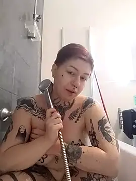 divine eve online show from 11-19-25, 04:18