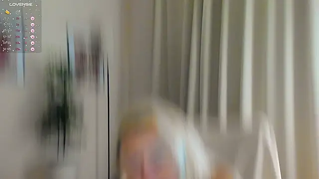 Snapshot of mira_robinsonnn chatting on 09-30-25, 03:06 mira robinsonnn online show from 09-30-25, 03:06