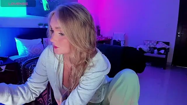 Snapshot of PrincessVS chatting on 03-21-25, 05:43 PrincessVS online show from 03-21-25, 05:43