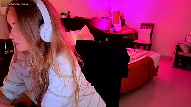 Snapshot of PrincessVS chatting on 09-21-25, 06:26 PrincessVS online show from 09-21-25, 06:26