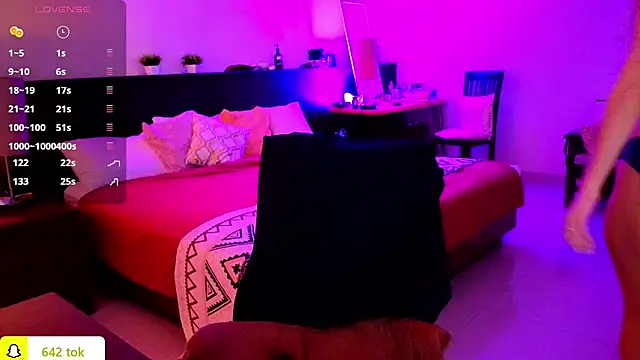 Snapshot of PrincessVS chatting on 10-11-25, 04:01 PrincessVS online show from 10-11-25, 04:01