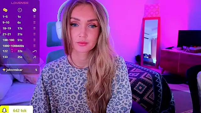 Snapshot of PrincessVS chatting on 10-23-25, 03:28 PrincessVS online show from 10-23-25, 03:28