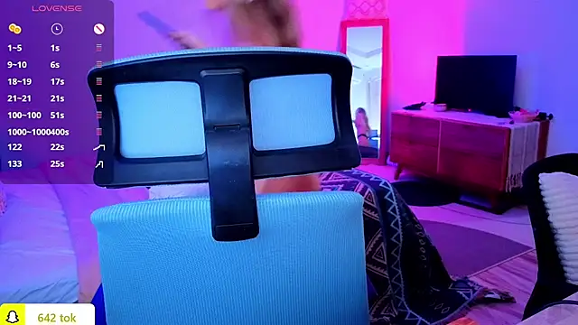 Snapshot of PrincessVS chatting on 10-27-25, 03:32 PrincessVS online show from 10-27-25, 03:32