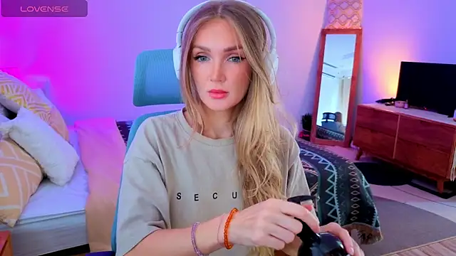 Snapshot of PrincessVS chatting on 11-02-25, 03:31 PrincessVS online show from 11-02-25, 03:31