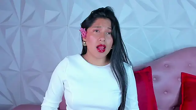 LinnaGardenia online show from 12-25-24, 03:49