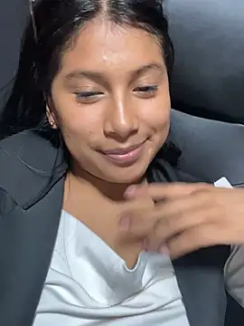 LinnaGardenia online show from 12-26-24, 10:52