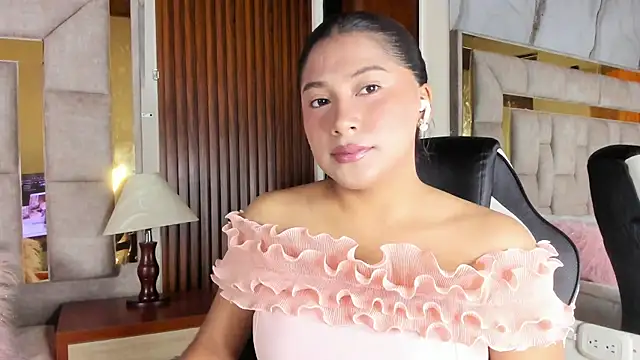 LinnaGardenia online show from 04-22-26, 01:34