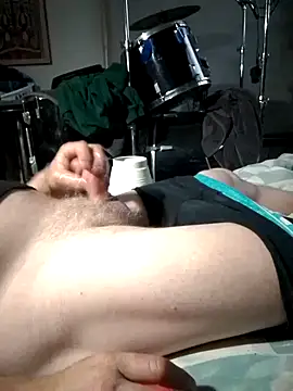 Snapshot of iambradz chatting on 10-15-25, 06:08 iambradz online show from 10-15-25, 06:08