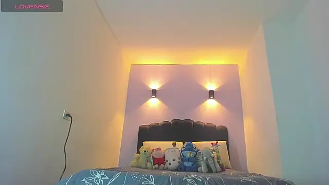 Sofia Clauss  online show from 12-20-25, 04:19