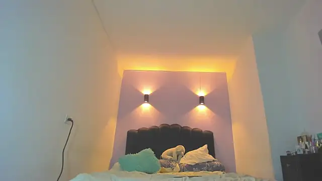 Snapshot of Sofia_Clauss_ chatting on 05-03-26, 05:02 Sofia Clauss online show from 05-03-26, 05:02