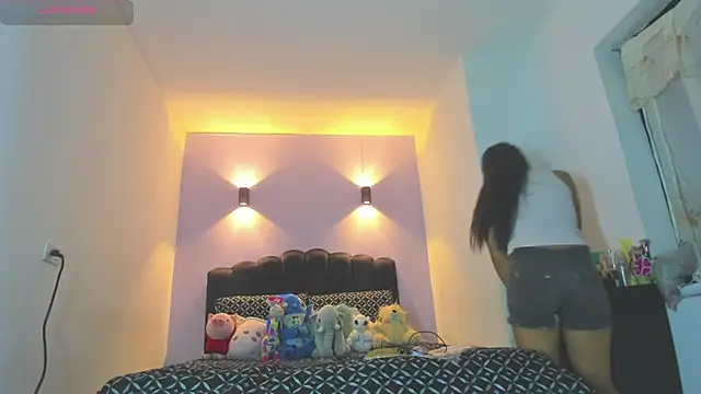 Snapshot of Sofia_Clauss_ chatting on 05-15-26, 04:19 Sofia Clauss online show from 05-15-26, 04:19