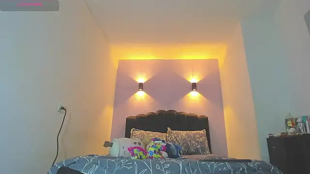 Snapshot of Sofia_Clauss_ chatting on 05-19-26, 04:19 Sofia Clauss online show from 05-19-26, 04:19