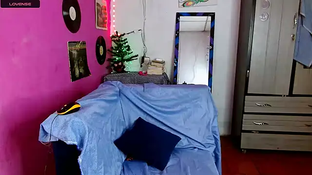 Snapshot of sensitive_brunette chatting on 12-04-24, 11:57 sensitive brunette online show from 12-04-24, 11:57