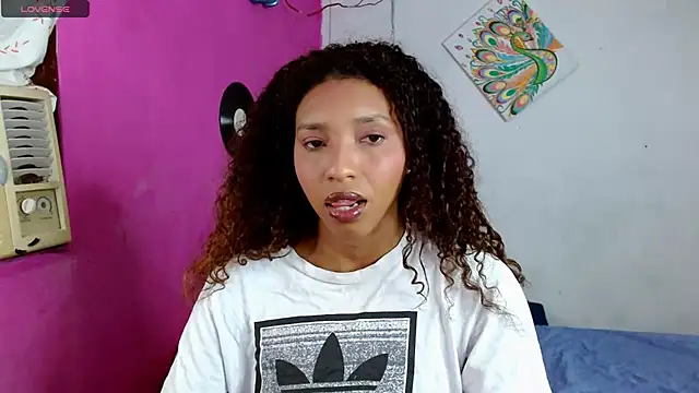 Snapshot of sensitive_brunette chatting on 12-18-24, 03:15 sensitive brunette online show from 12-18-24, 03:15