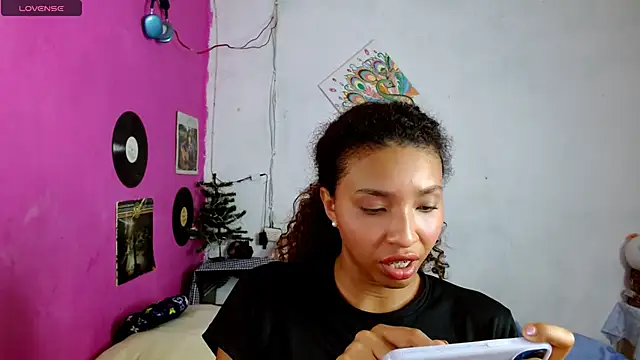 Snapshot of sensitive_brunette chatting on 12-19-24, 03:51 sensitive brunette online show from 12-19-24, 03:51