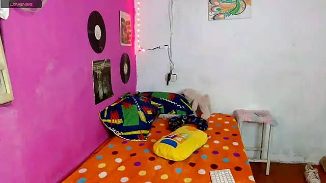 Snapshot of sensitive_brunette chatting on 01-04-25, 10:13 sensitive brunette online show from 01-04-25, 10:13