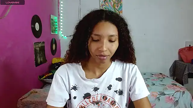 Snapshot of sensitive_brunette chatting on 02-10-25, 12:19 sensitive brunette online show from 02-10-25, 12:19