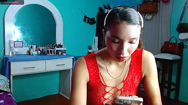 Snapshot of sensitive_brunette chatting on 11-06-25, 09:37 sensitive brunette online show from 11-06-25, 09:37