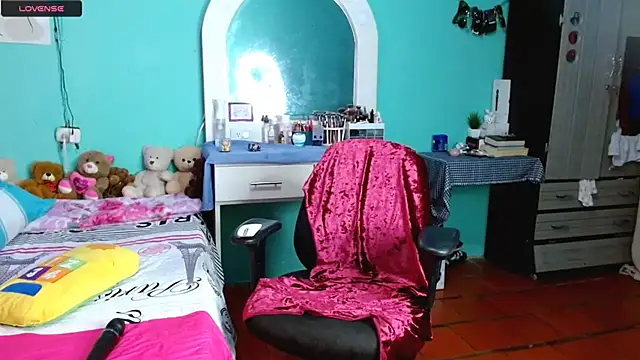 Snapshot of sensitive_brunette chatting on 11-14-25, 01:43 sensitive brunette online show from 11-14-25, 01:43