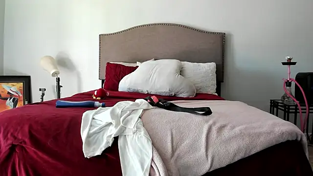 yiauana online show from 09-08-25, 08:41