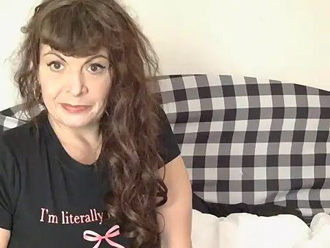 HeyyImHarlowe online show from 12-10-24, 08:19