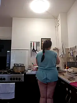 AvaLloyd online show from 02-18-25, 02:49